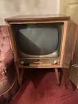 Movel antigo com tv incorporada