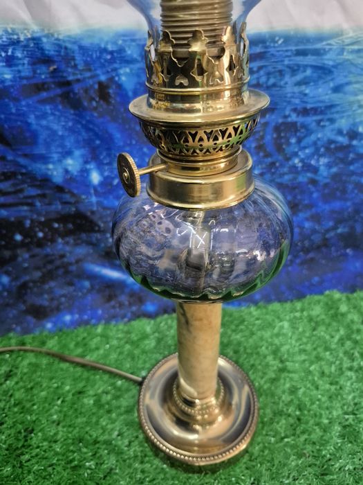 Antyczna lampa mosiężna