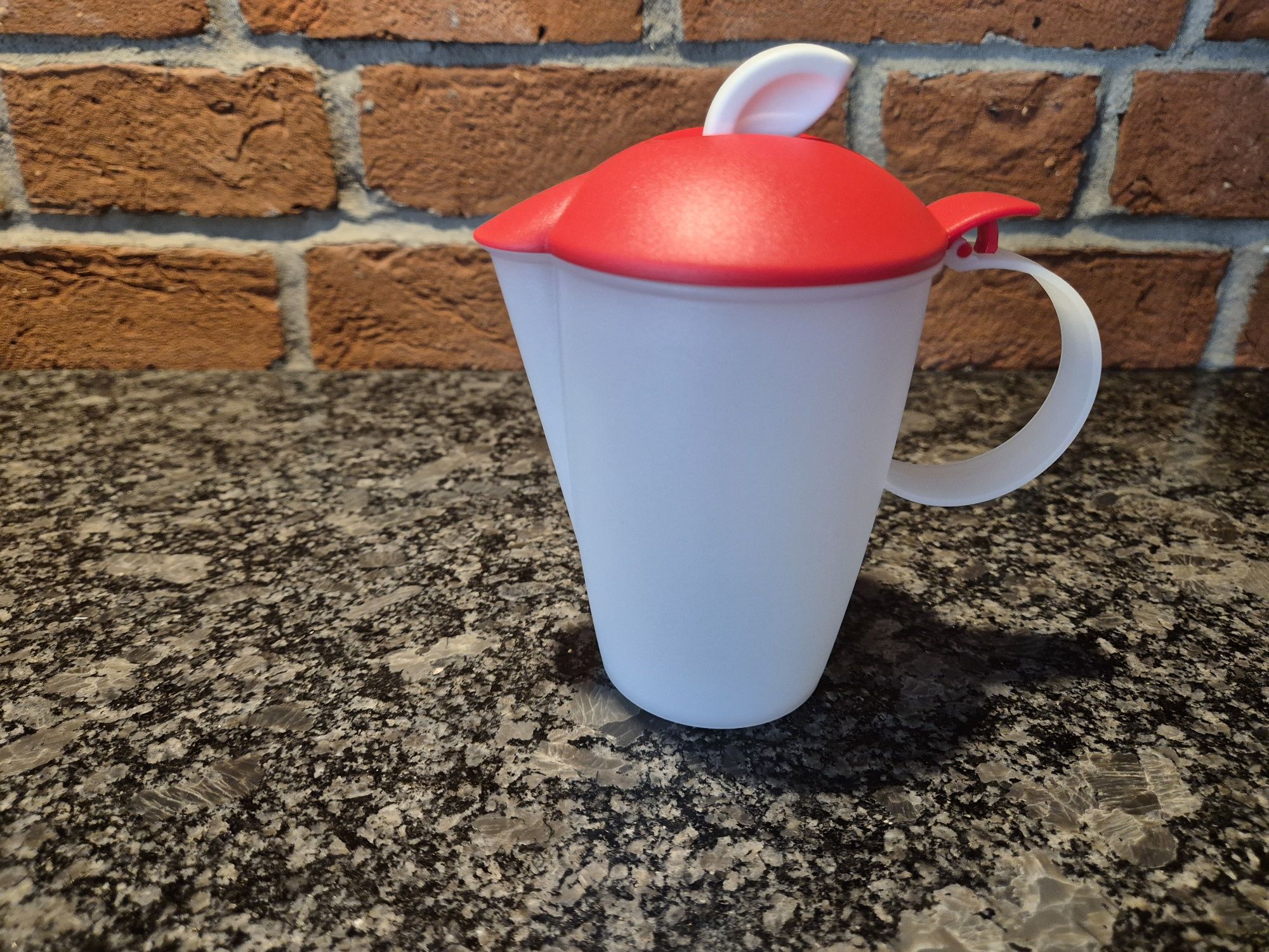 Kubek z przykrywką na mleko Tupperware