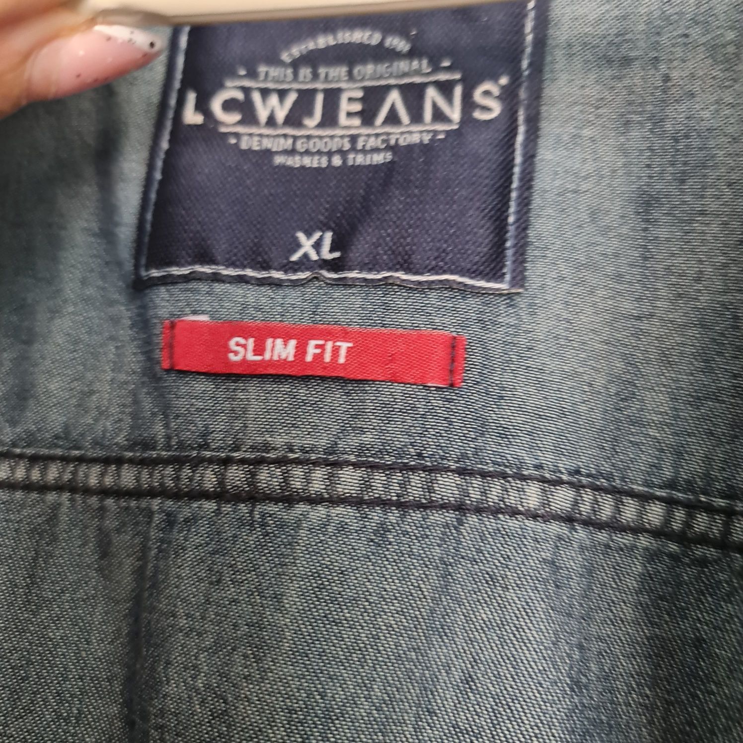 Лёгкая мужская джинсовая рубашка LcwJeans. Распродажа