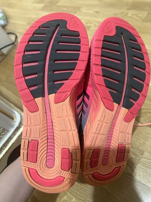 Asics кросовки 39,5 размер для бега и отдыха
