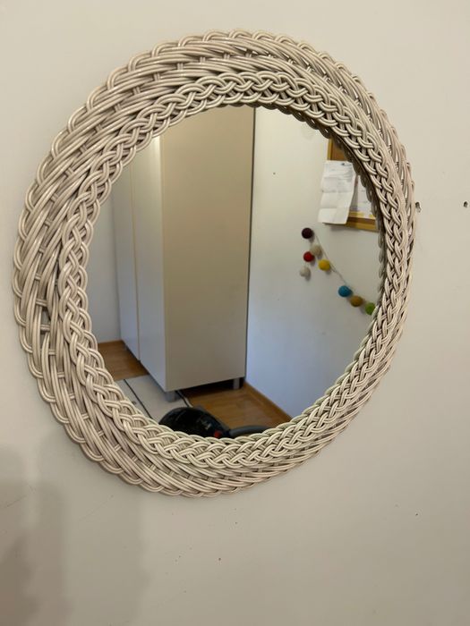 Okrągłe Lustro w plecionej ramce
