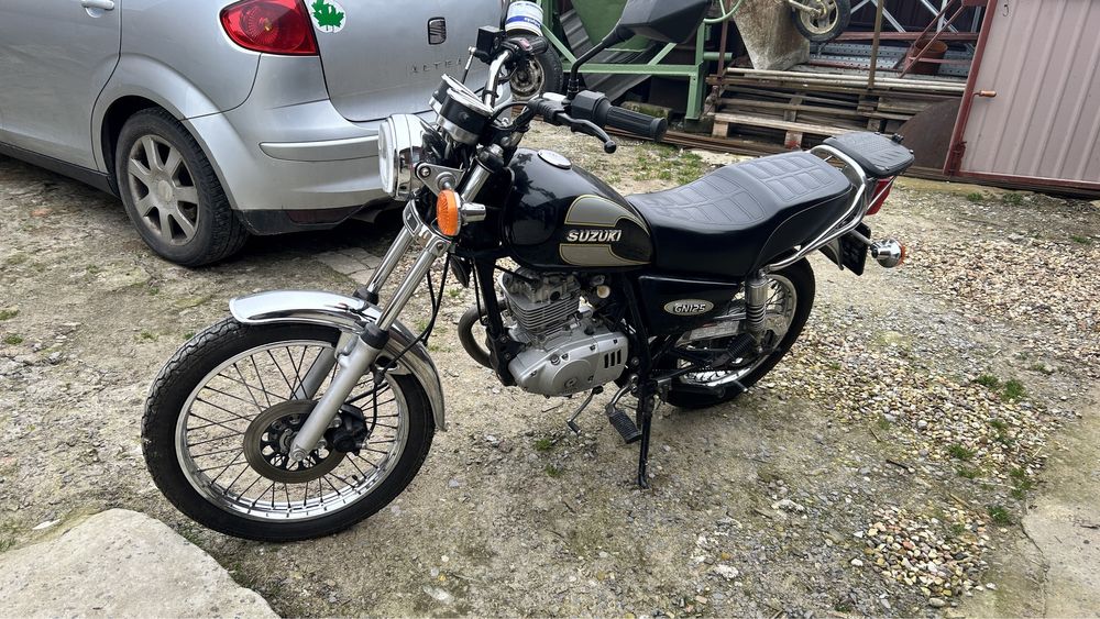 Suzuki GN 125.