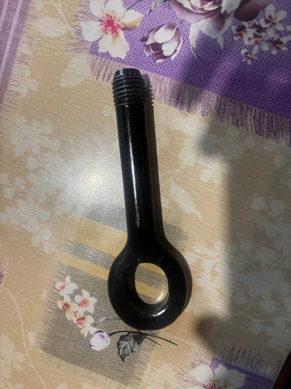 крюк буксировочний kia