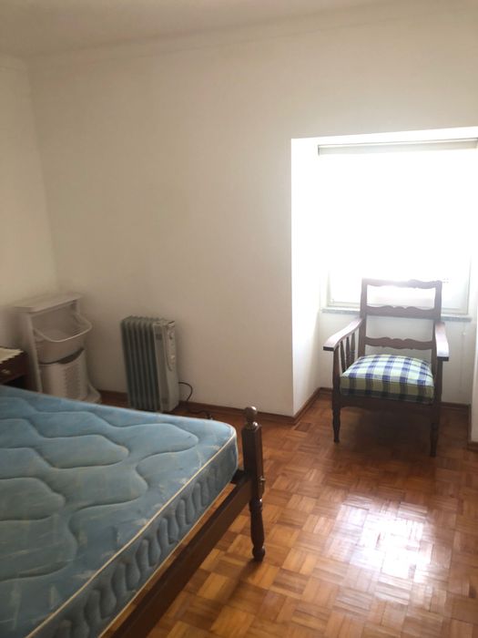 Alugo casa na Póvoa de Atalaia