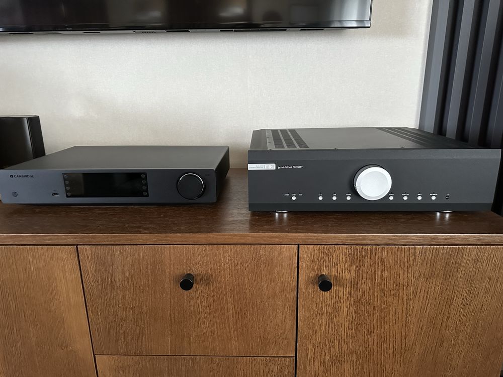 Zestaw audio.   Hi-FI Focal Cambridge Musical Fidelity