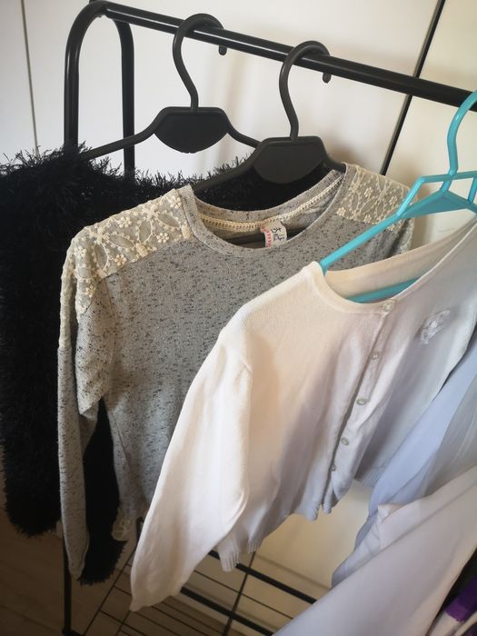 Swetry biała bluzka koszule 140