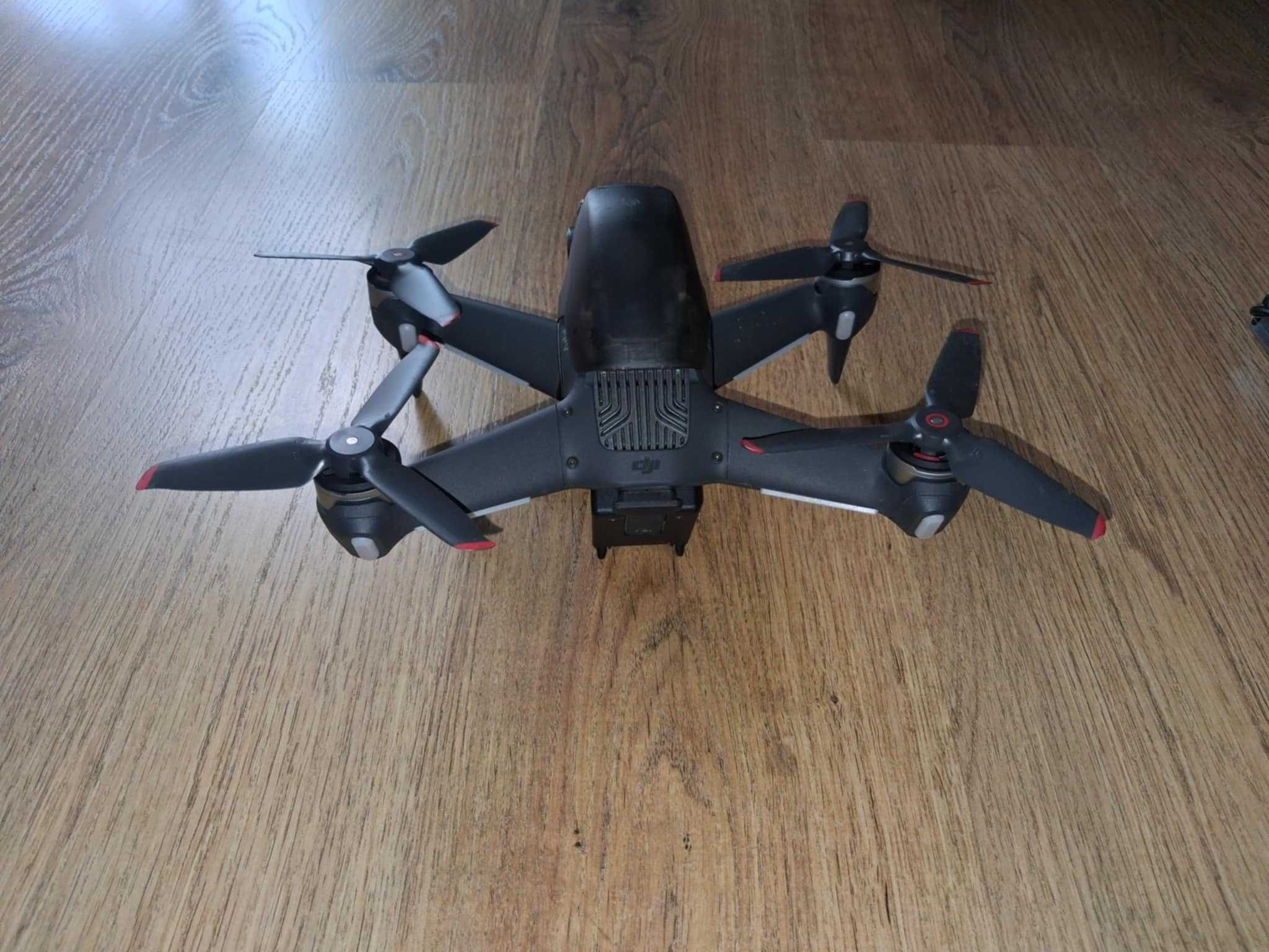 Dron DJI FPV z baterią i ładowarką
