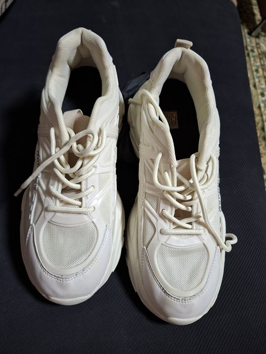 Кросівки нові розмір 39