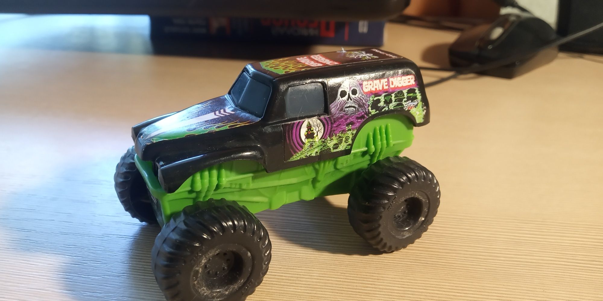 Monster jam hot wheels grave digger