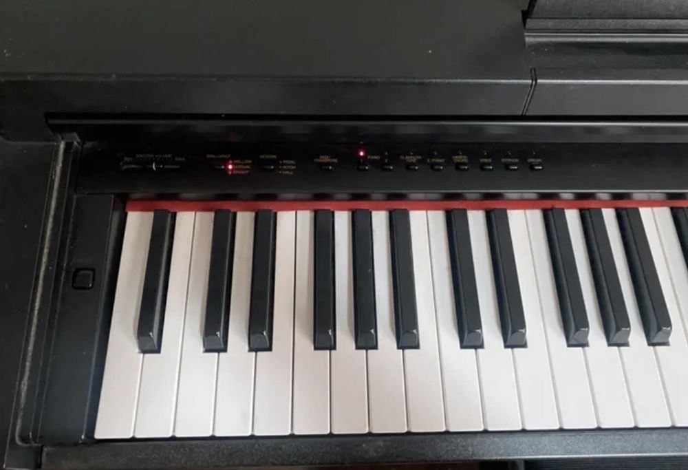 Pianino cyfrowe Yamaha Clavinova CLP-560