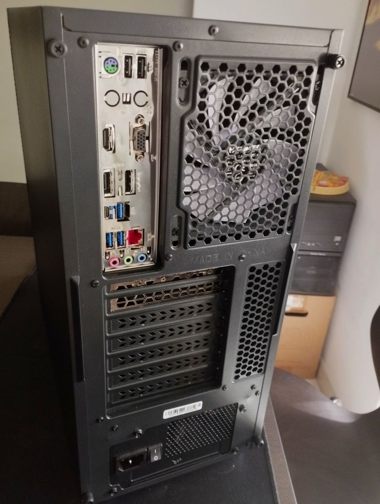 PC Desktop Gaming - Gigabyte \ NOX \ Corsair