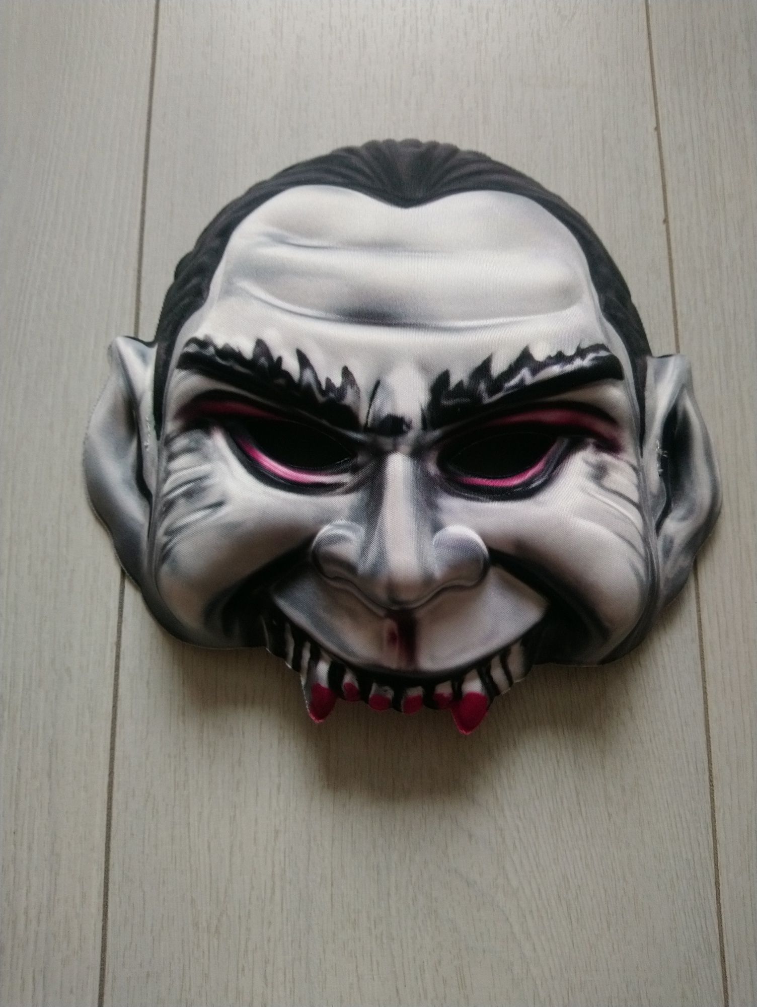 Нова маска Дракула