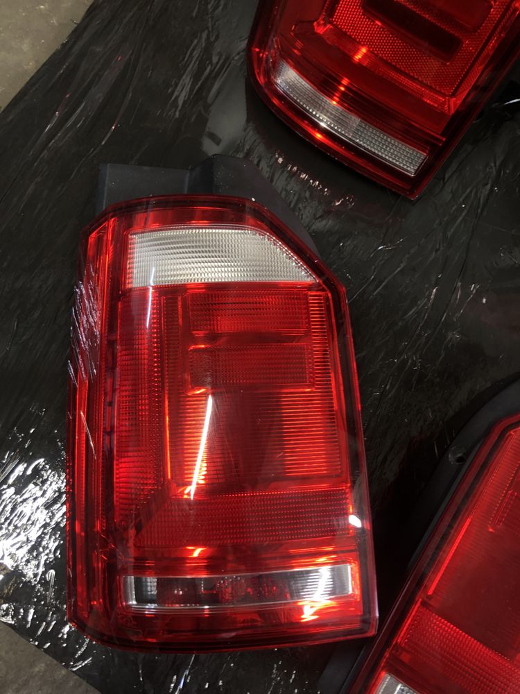 Volkswagen T6 задні ліхтарі(фонарі )