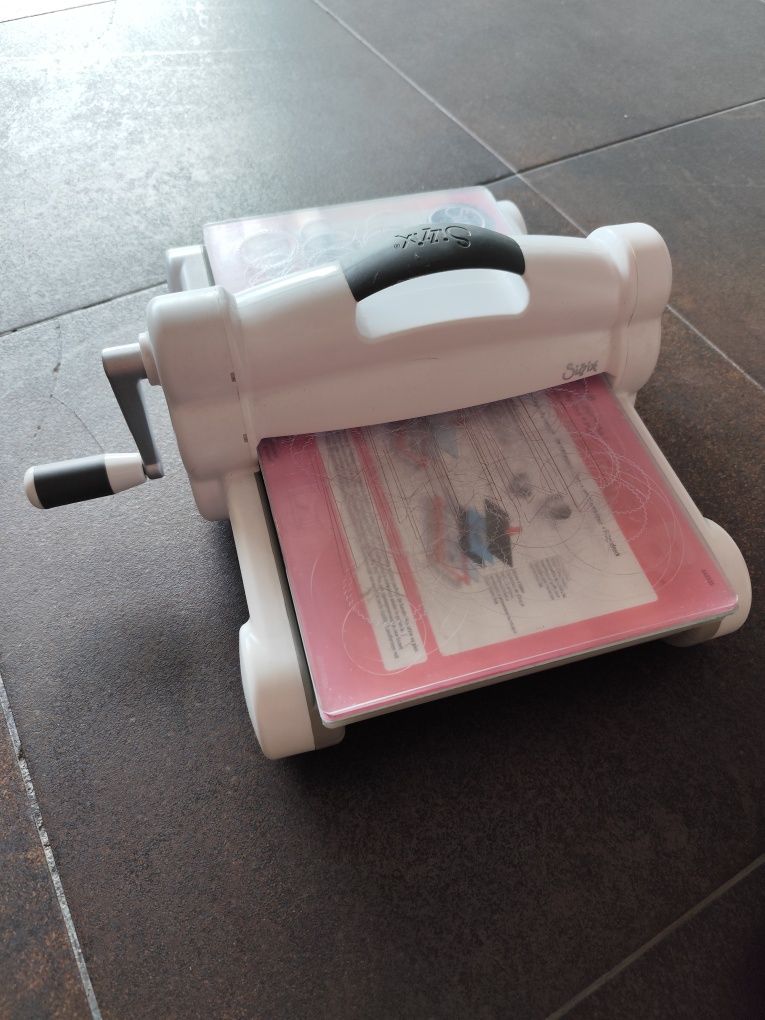 Máquina Sizzix com cortantes