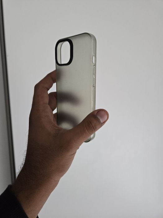 4 Capas iphone 15 (pouco uso)