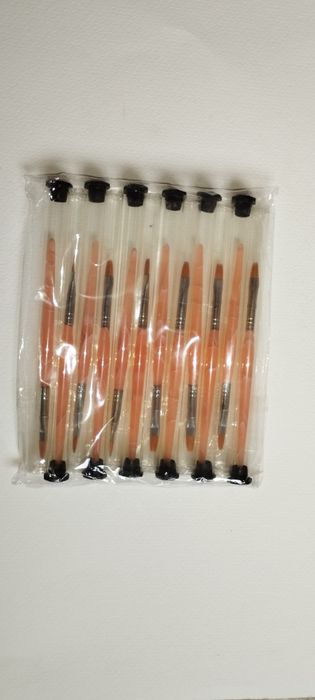 Кисточки для акрила.