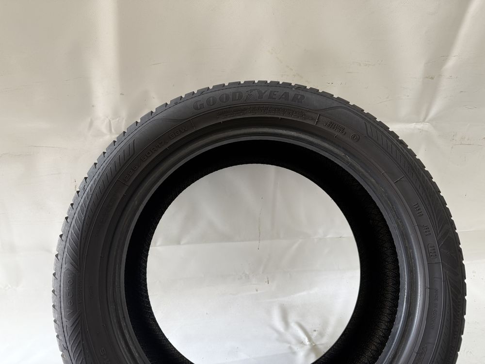 225/50/17 Goodyear Vector 4Seasons Gen-3 98W 2022R
