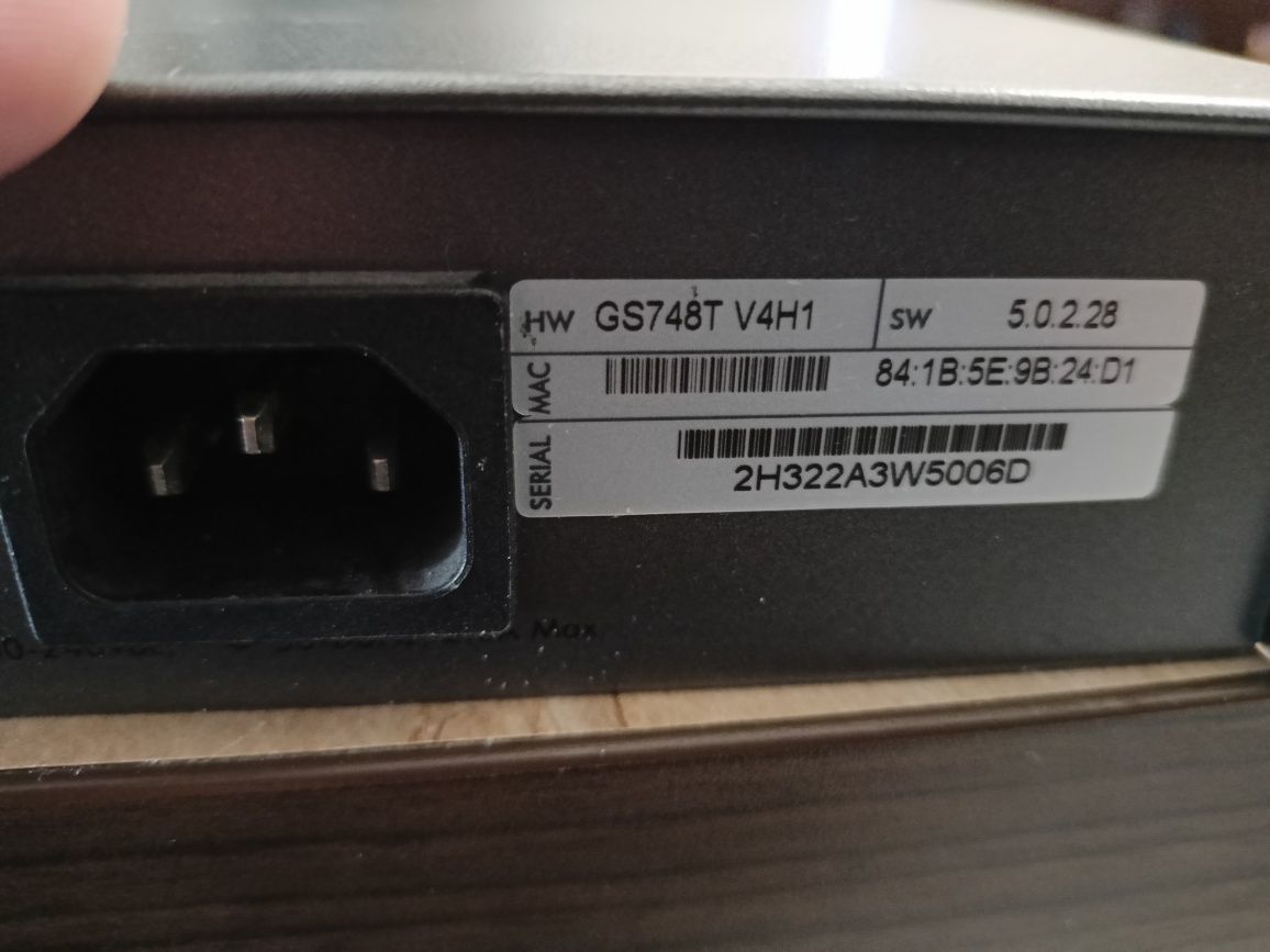 Switch Netgear prosafe GS748T v4