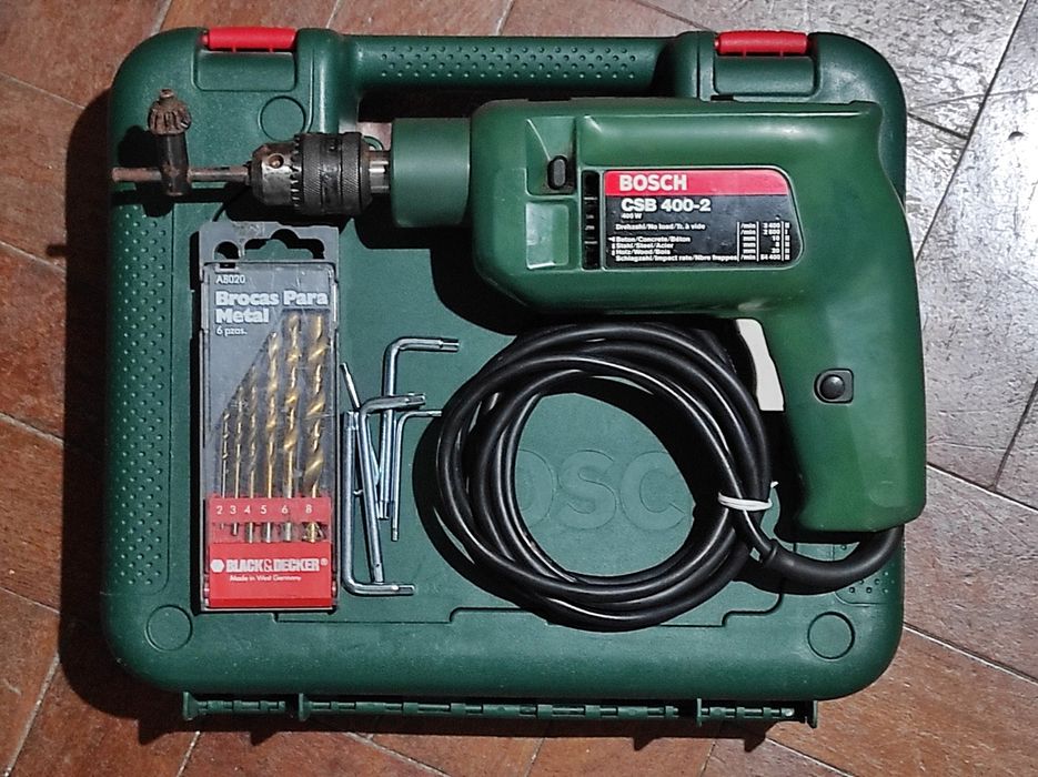 2 FERRAMENTAS ELÉCTRICAS BOSCH (aparafusadora e berbequim)