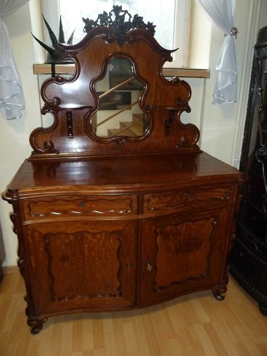 Ozdobna neobarokowa komoda z lustrem z początku XX w