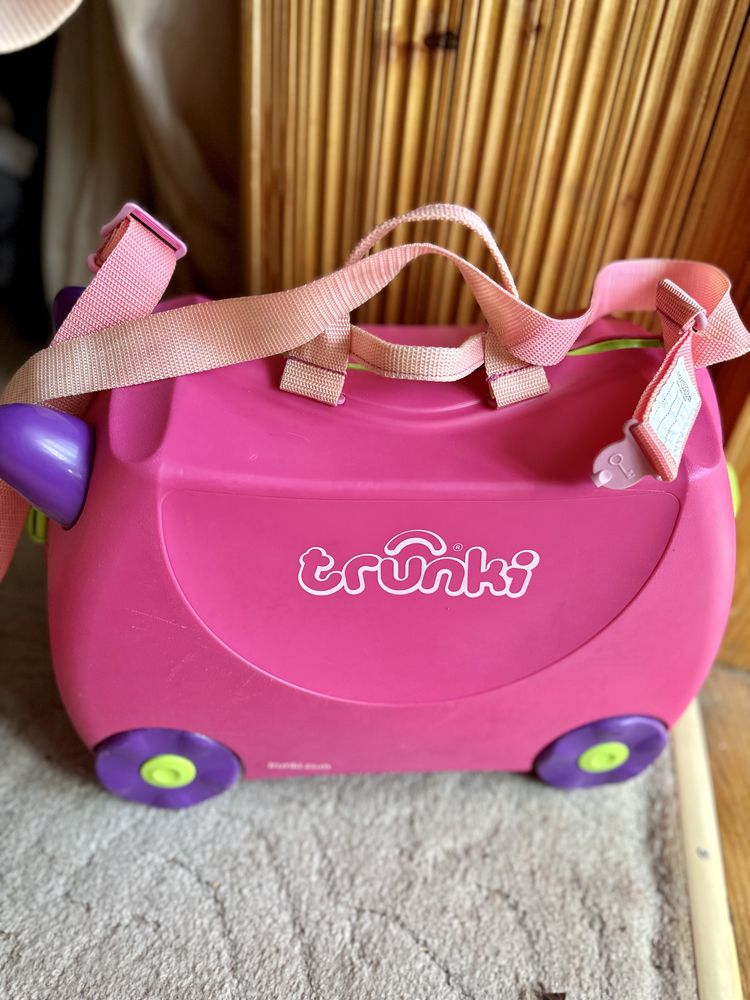 Детский чемодан на колесиках Trunki