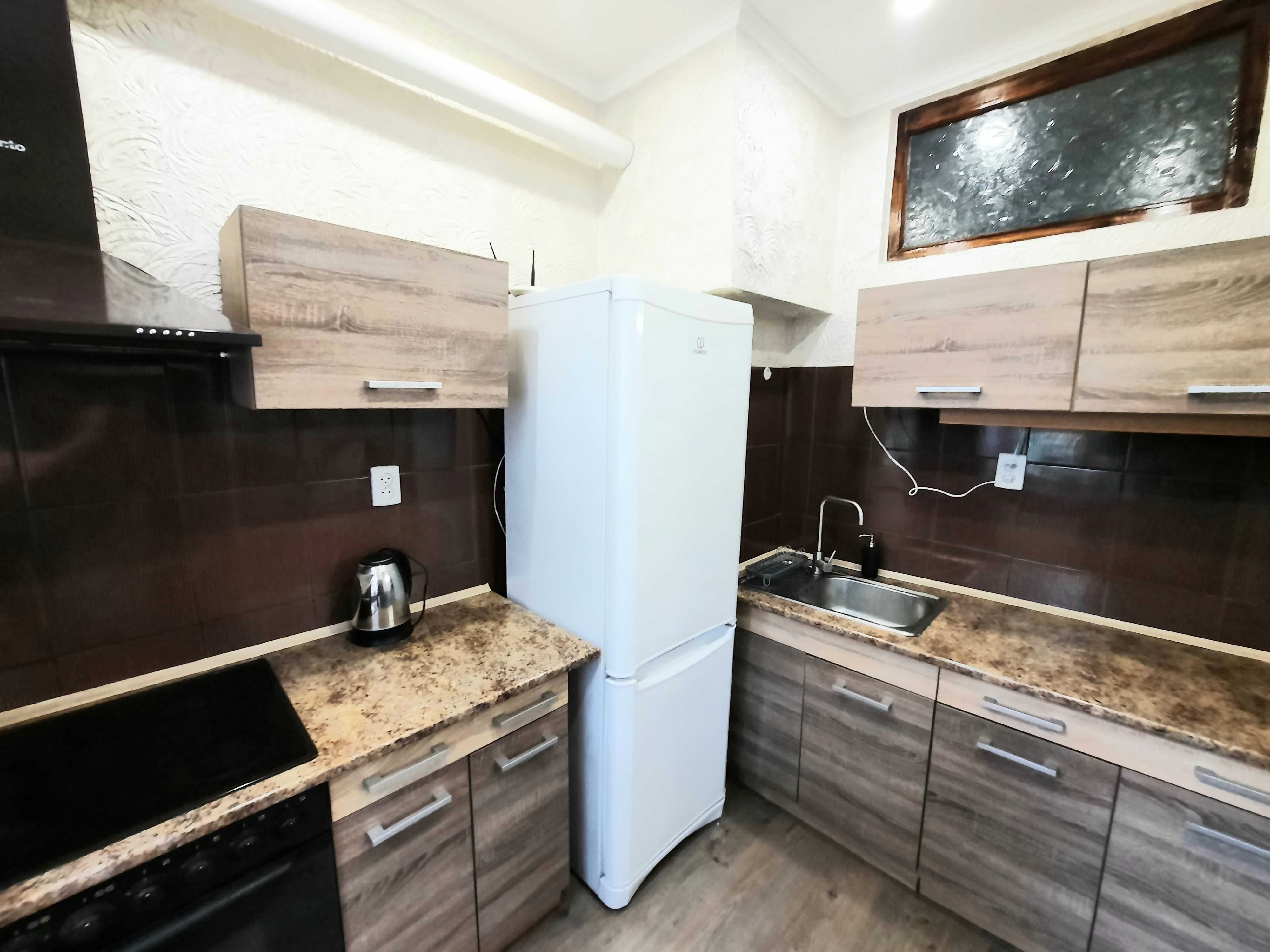 ПРОДАЖ 2-кімн. з АО у центральній частині міста (Н)