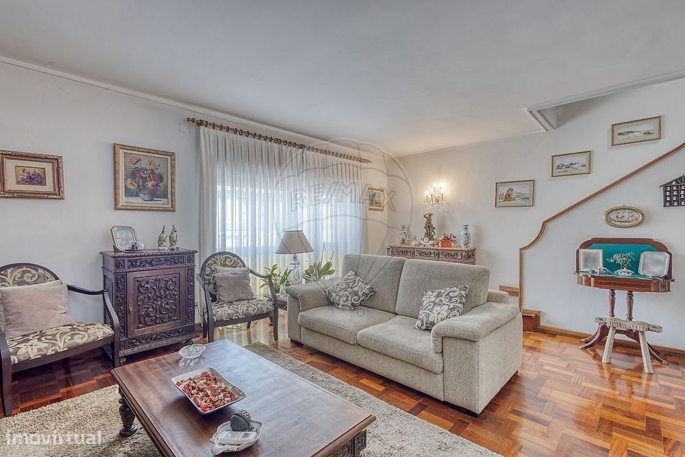 Moradia T4 para venda