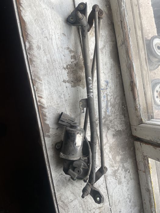 Продам моторчик стеклоочистителя дворников Мазда Хонда Киа