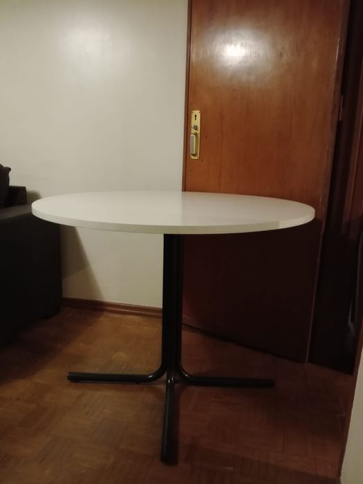 Mesa redonda tipo Camilha