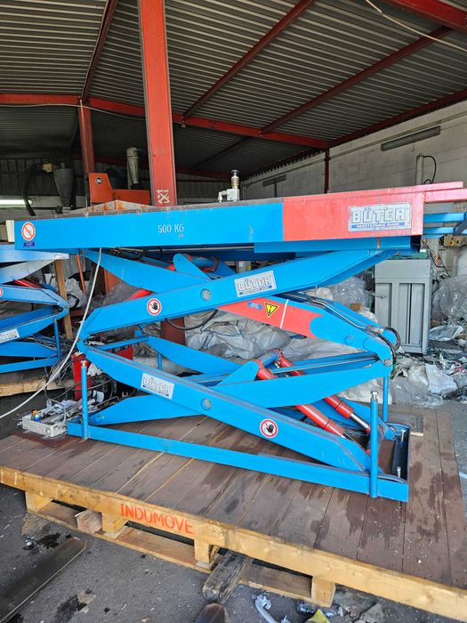 Plataforma elevatória Industrial /monta cargas como NOVA