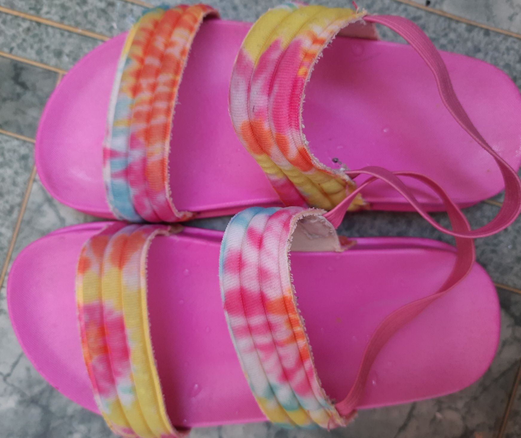 Босоніжки,  пінки, сандалі,  взуття на літо для дівчинки