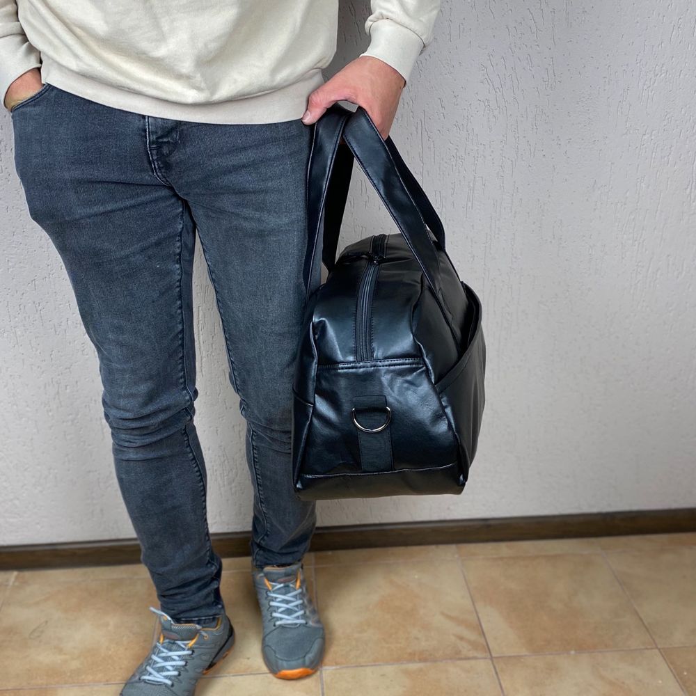 Мужская сумка дорожная спортивная небольшая удобная черная экокожа