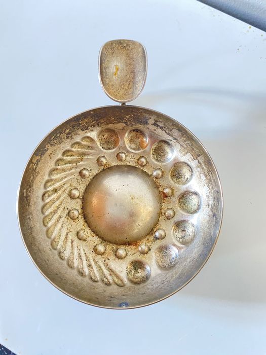 Peça antiga para degustar vinho