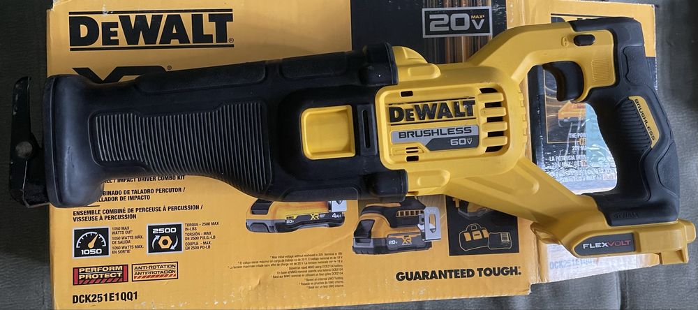 Безщіткова акумуляторна сабельна шабельна пила Dewalt dcs389