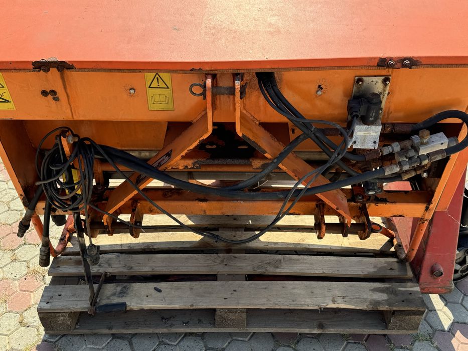 Розкидач піску солі wiedenmann