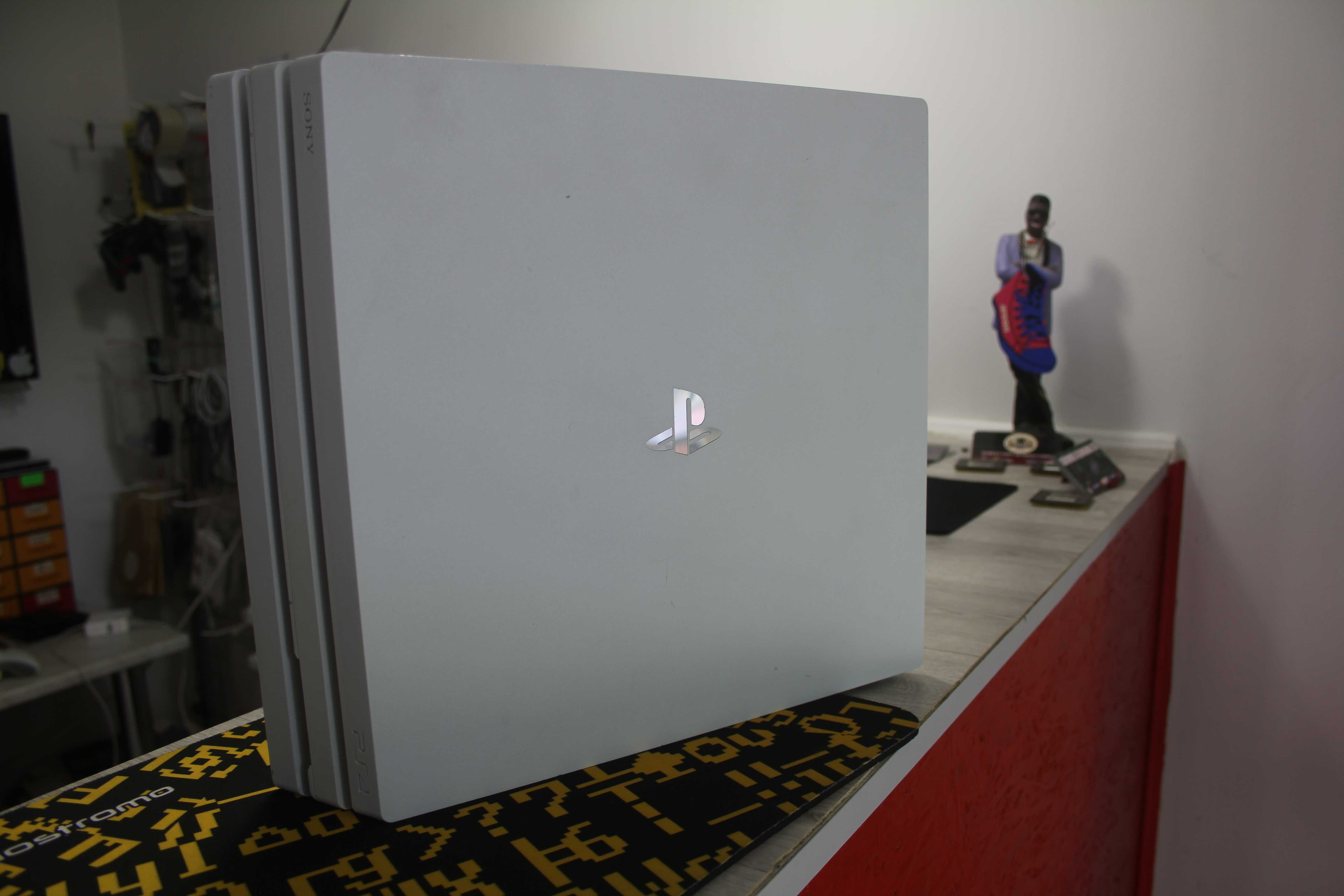 Konsola Sony PS4 Pro White Limited Dziewiczy Stan