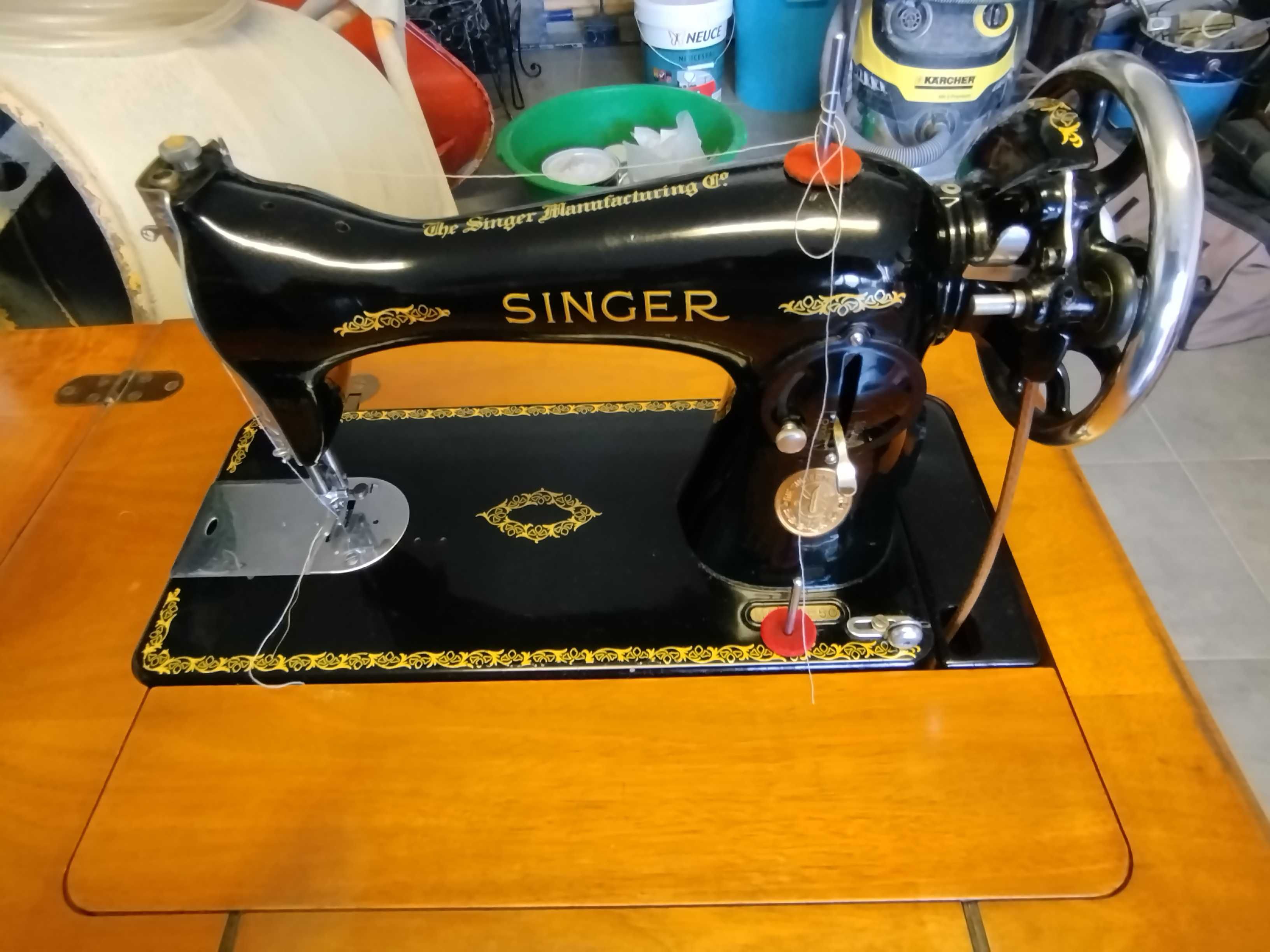 Máquina de costura antiga 1951