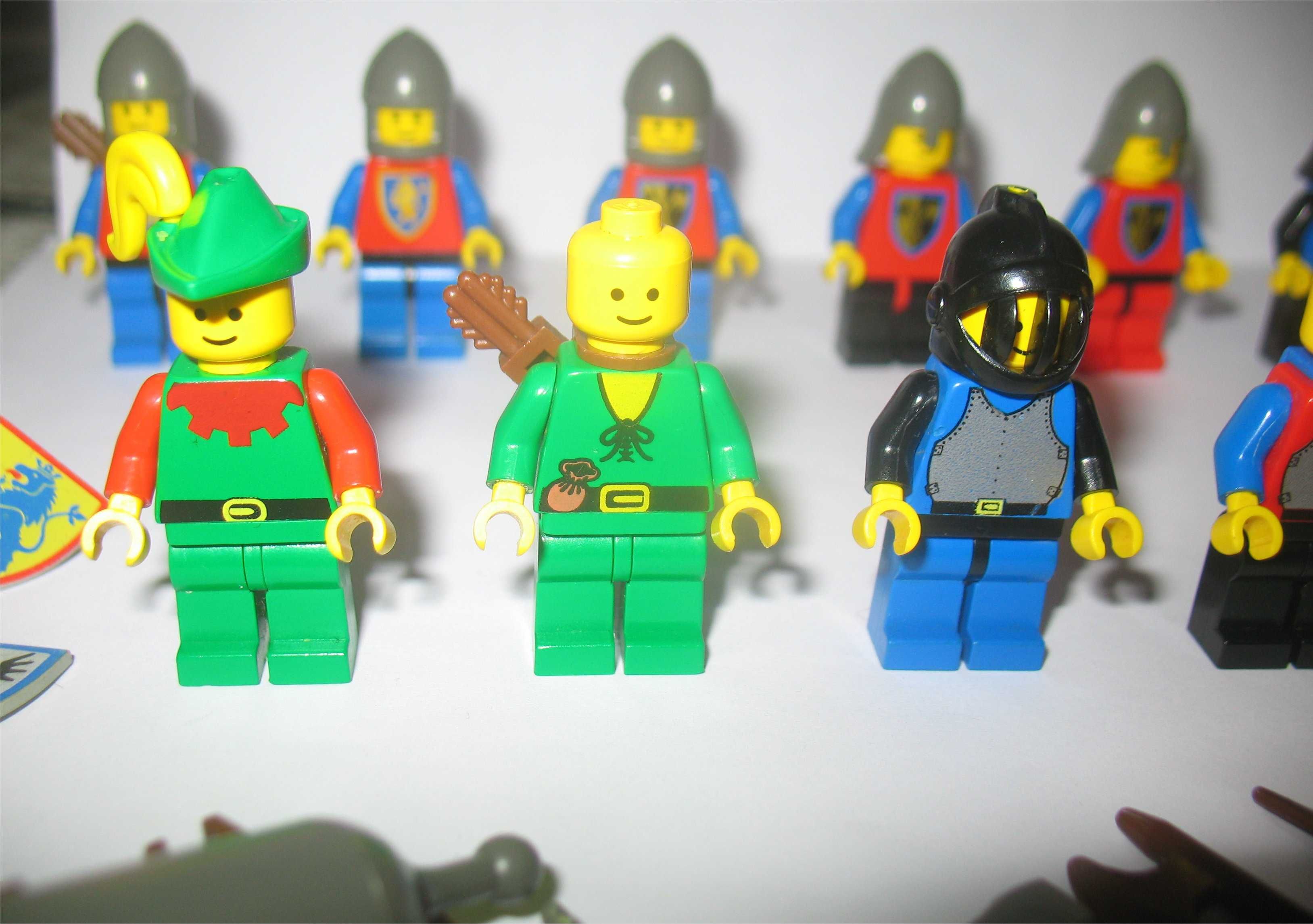 Conjunto Lego Vintage - 13 Miniguras e vários Acessórios (Anos 80/90)