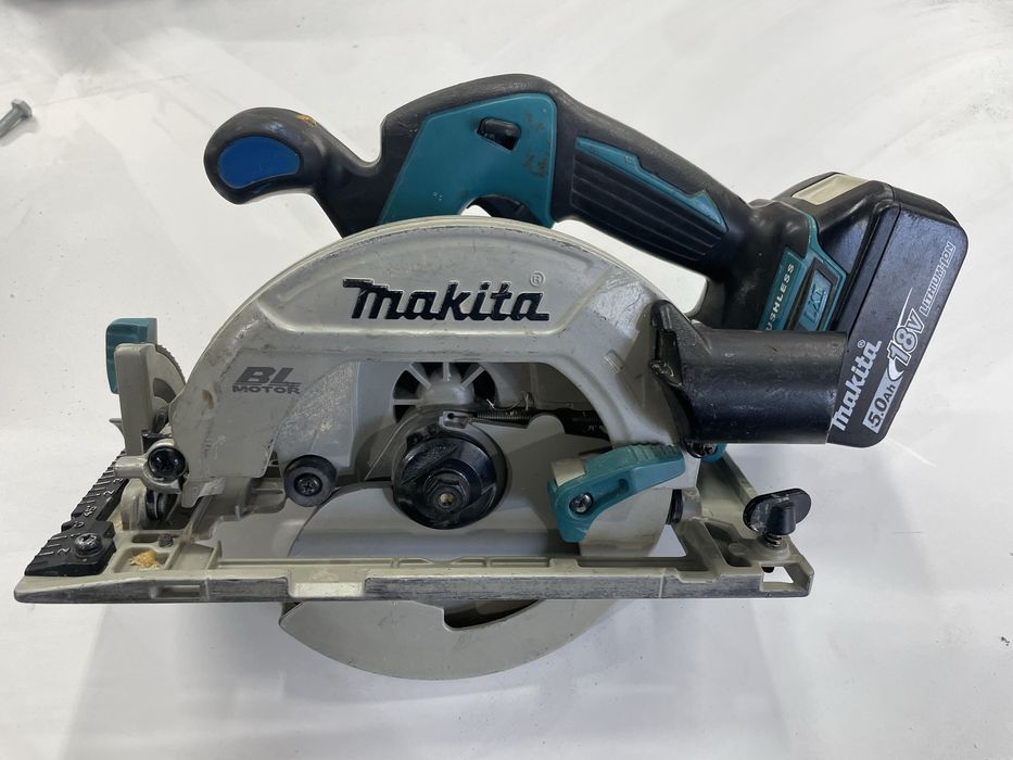Pilarka tarczowa makita DHS680