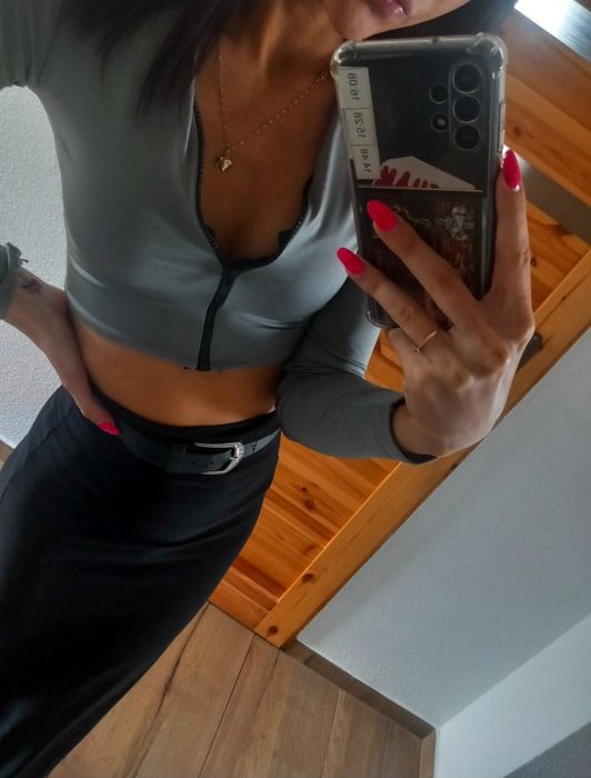 Piękna bluza krótka na suwak XS