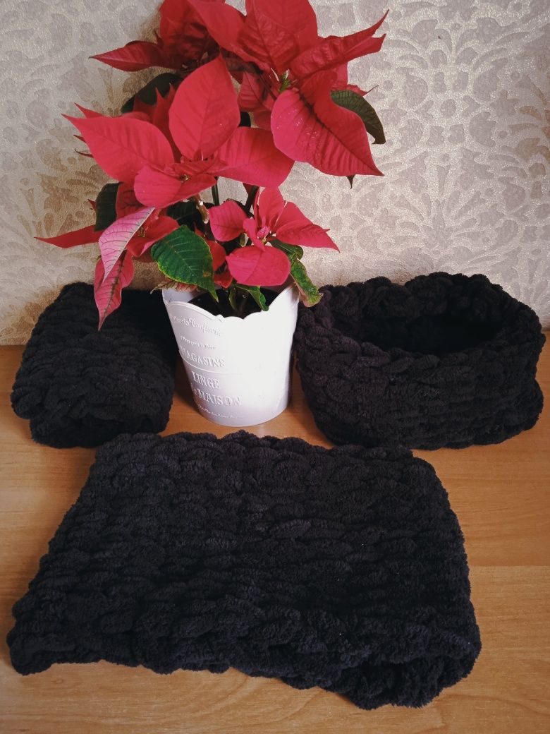 Плюшевий шарф-хомут чорний