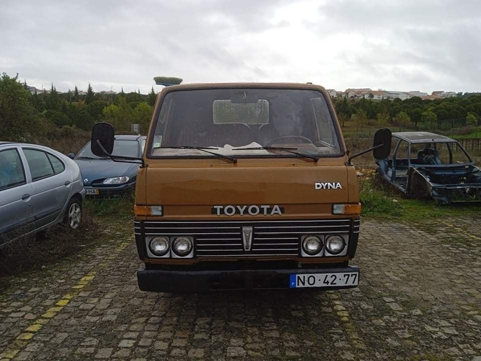 Toyota dyna  b30