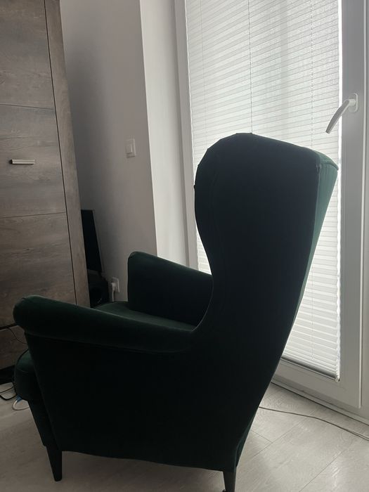 Ciemnozielony fotel uszak Ikea STRANDMON