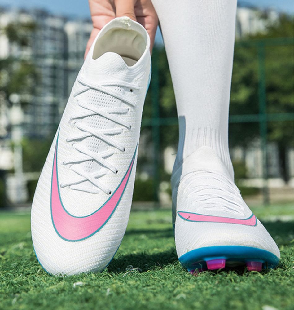 Buty piłkarskie korki obuwie piłka nożna futbolówki lanki orlik
