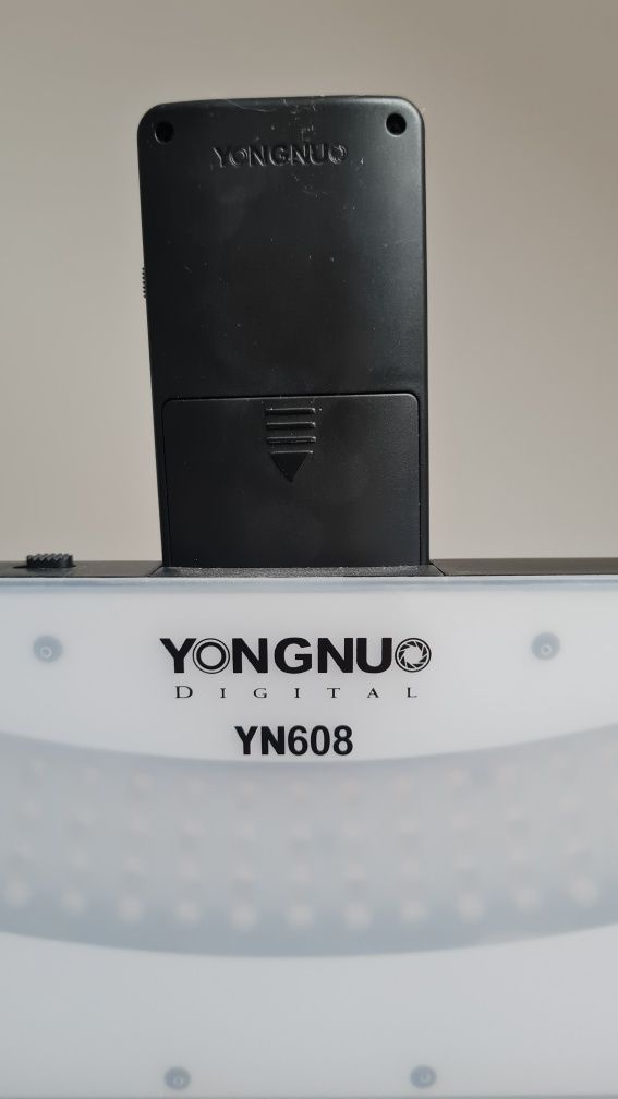Lampa Yongnuo YN608 + zasilacz + statyw