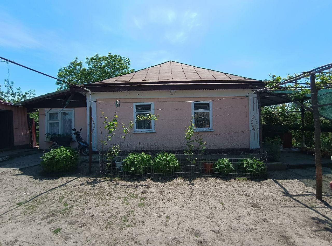 Продам будинок в затишному місці,село Лісничівка, Балтського району.