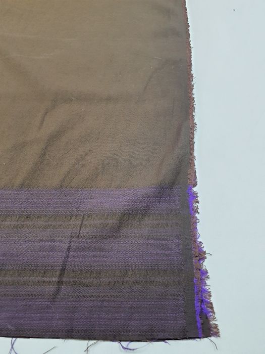 Tkanina brąz w fioletowe pasy szer.148 cm.