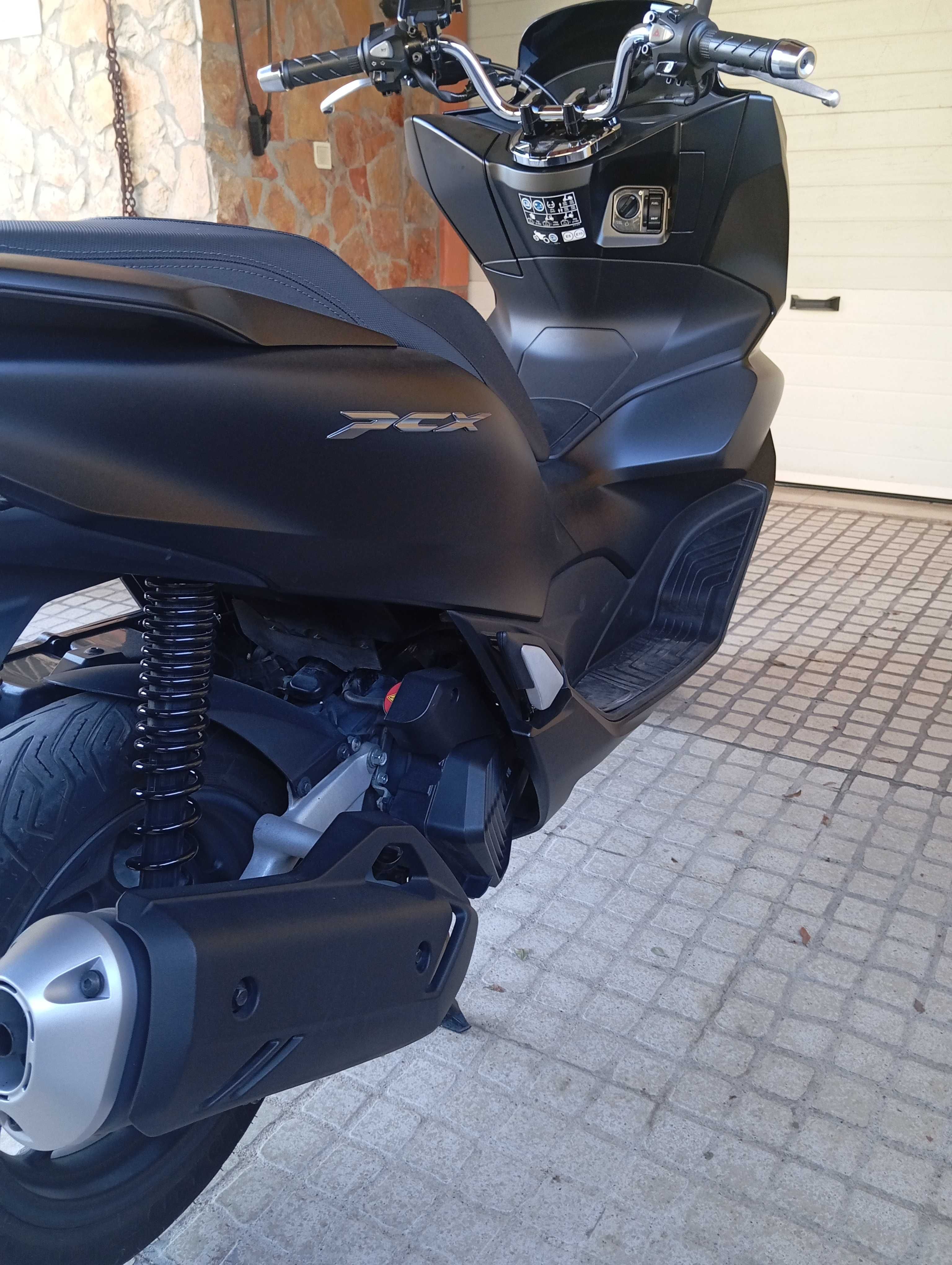 Moto PCX 125 como nova