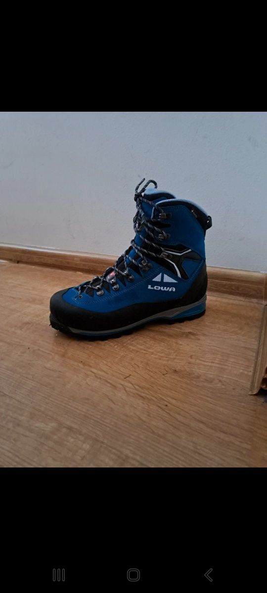 Buty wysokogórskie LOWA r. 40 Goretex